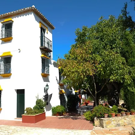 Villa Sleeps 6 *